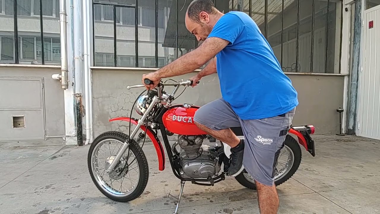 DUCATI SCRAMBLER 125 anno 1971 (Walk aronud and Sound) 