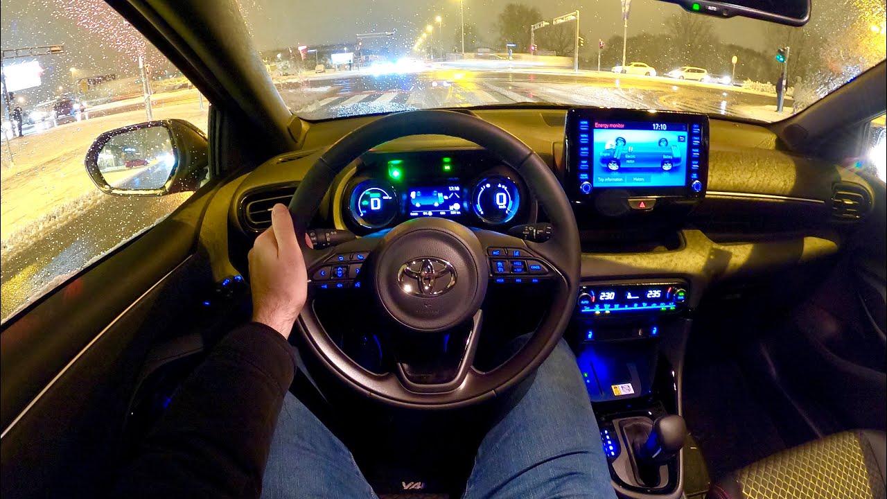 Новая Toyota YARIS 2021 - НОЧНОЙ POV тест-драйв и ПОЛНЫЙ ОБЗОР Гибрид 116 л.с., окружающее освещение