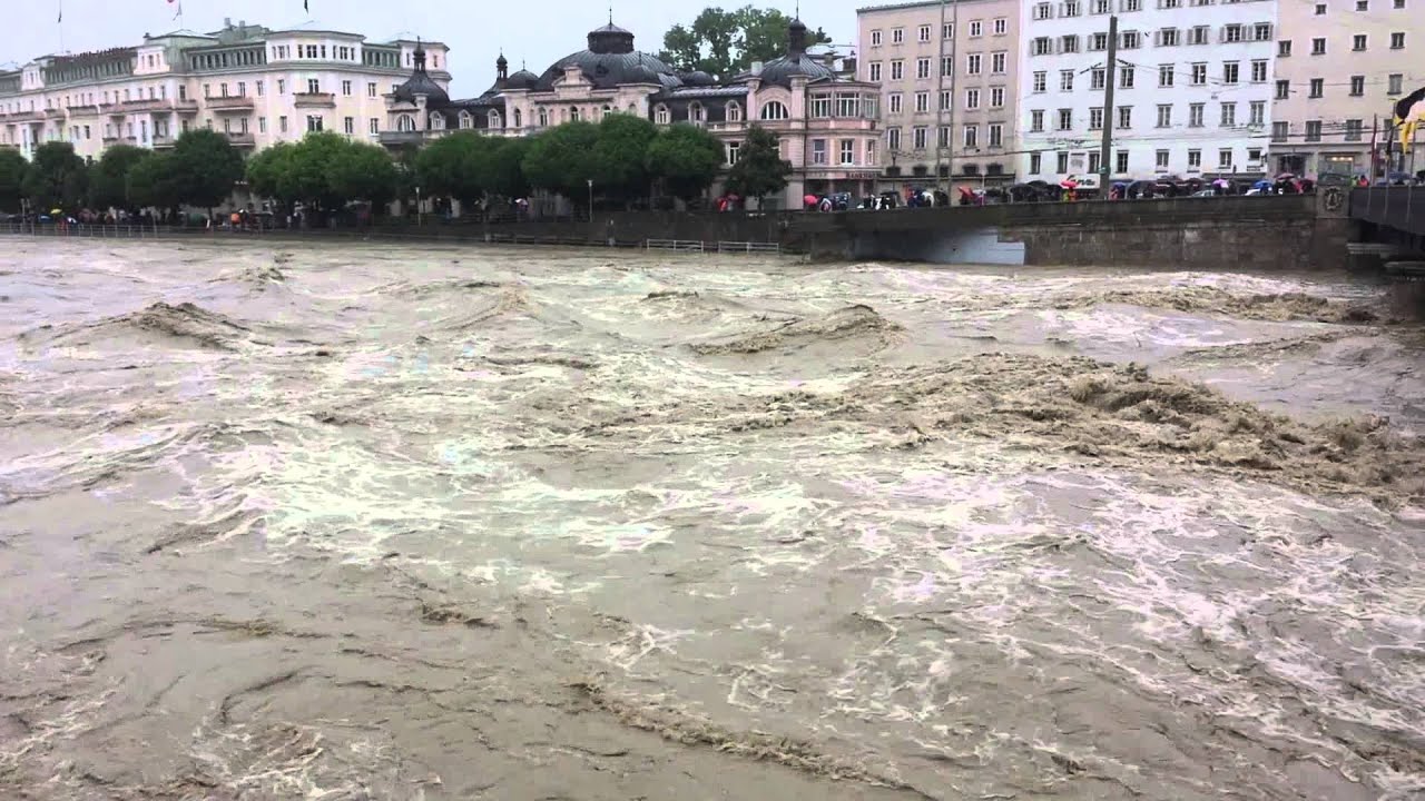 Hoher Pegelstand der Salzach (Salzburg)