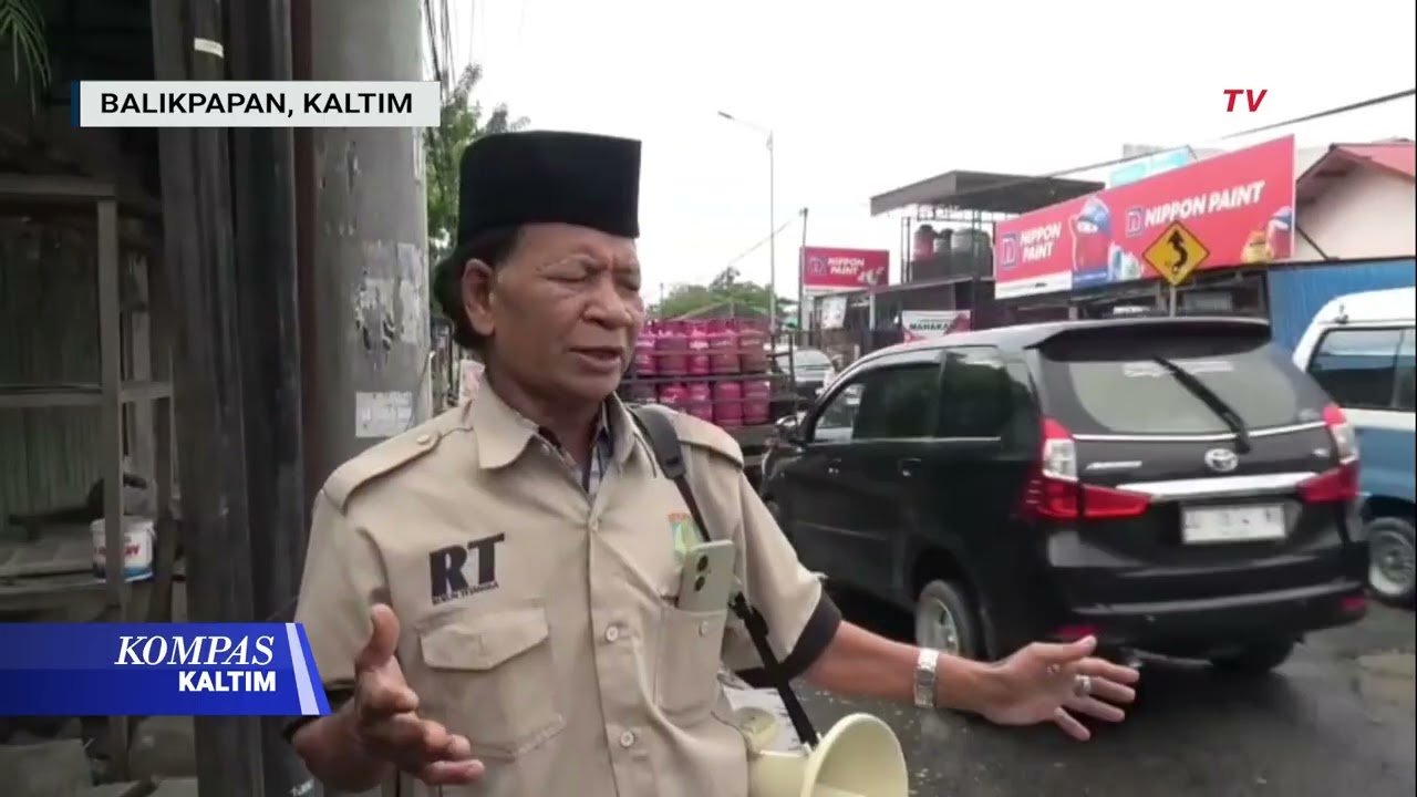 Jalan Rusak, Ketua RT Protes Minta Perbaikan