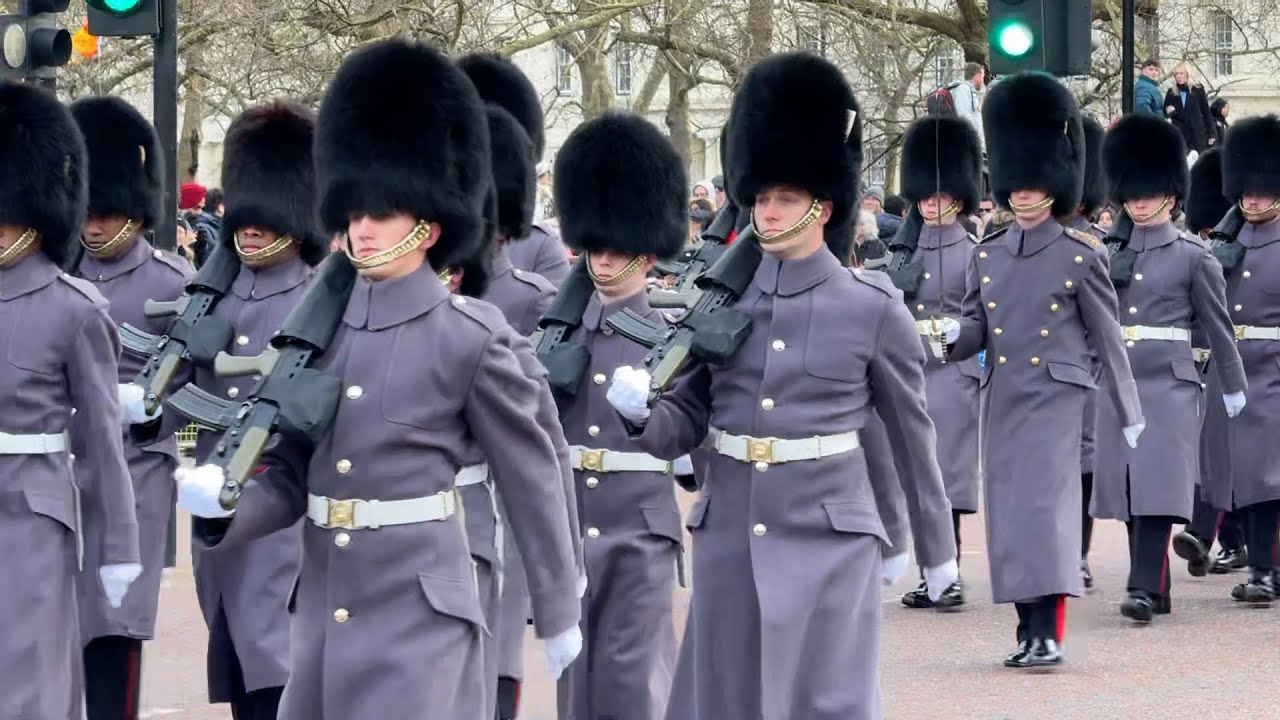 CHANGING OF THE GUARDS - WITNESS THIS 16TH CENTURIES UK TRADITION MILLIONS FLOCK TO SEE IN LONDON