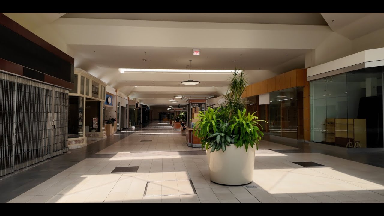 Inside the Last Days of Illinois' Most Notorious Mall