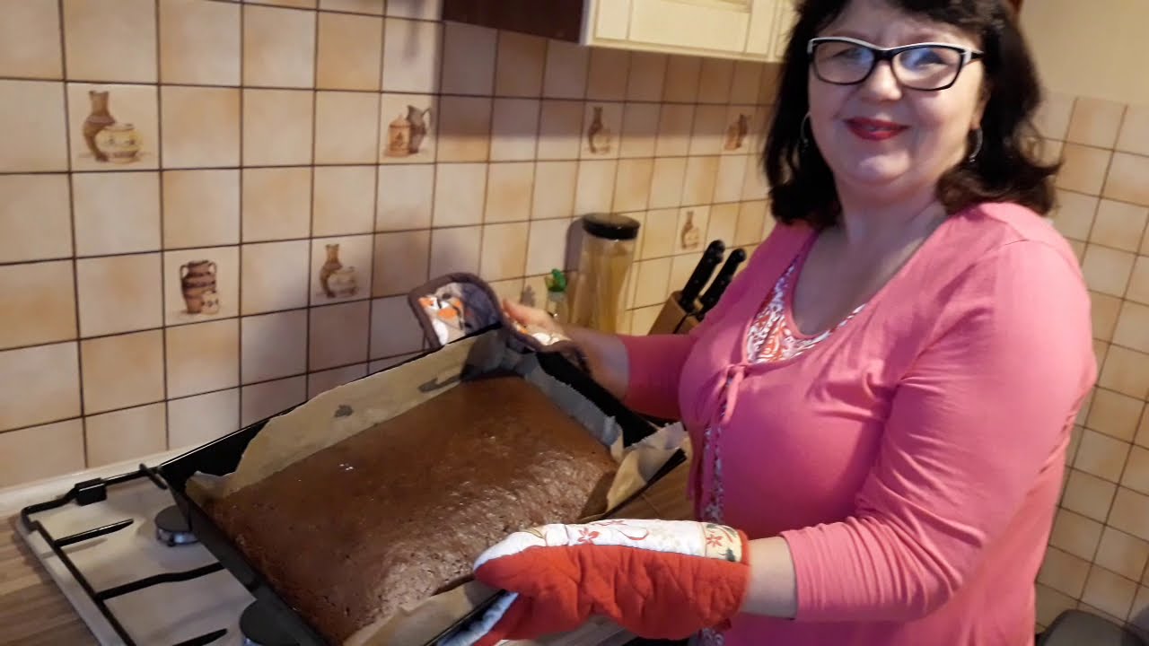 Jeśli masz 2 jajka, mleko i mąkę zrób ten pyszny placek! Przepis w 5MINUT!
