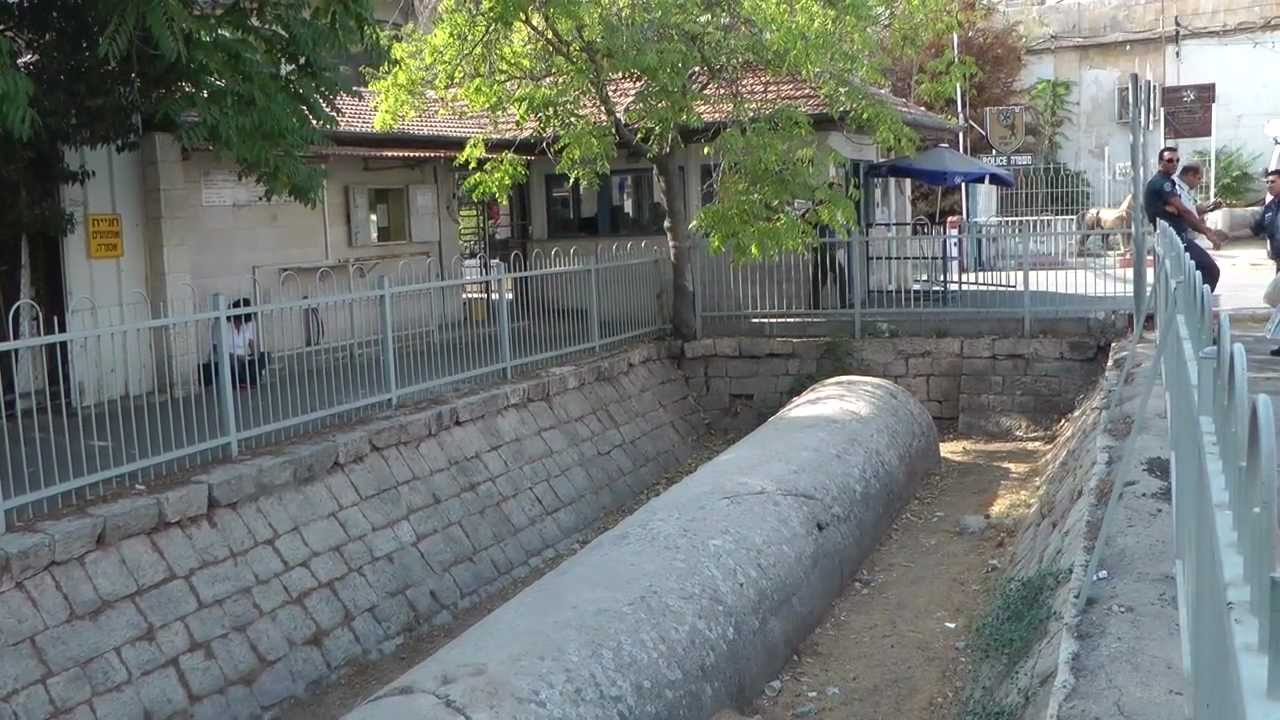 אצבע עוג מלך הבשן במגרש הרוסים בירושלים