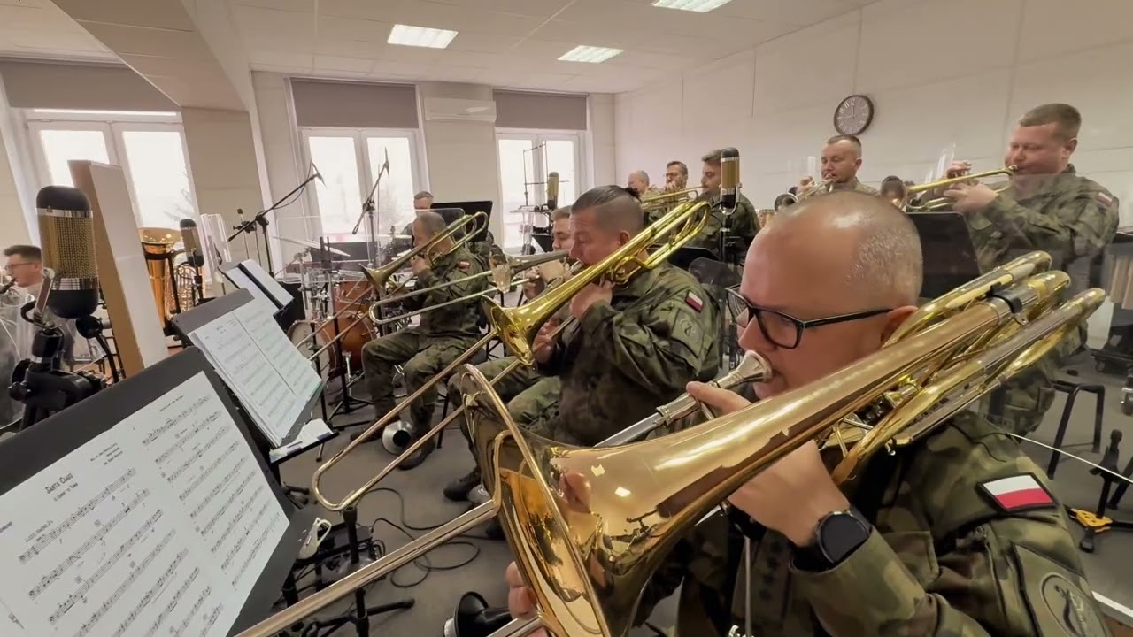 Orkiestra Wojskowa W Bytomiu - Santa Claus Is Coming To Town