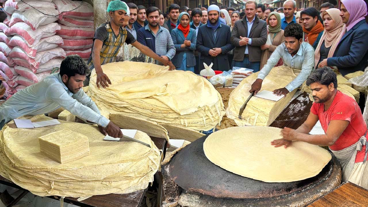 Biggest Manda Roti Making | Roll Samosa Patti - Huge Roti Dough Cutting Process - Karachi StreetFood