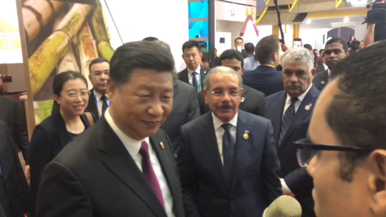 Danilo Medina recibe a homólogo chino, Xi Jinping, en stand de República Dominicana en CIIE