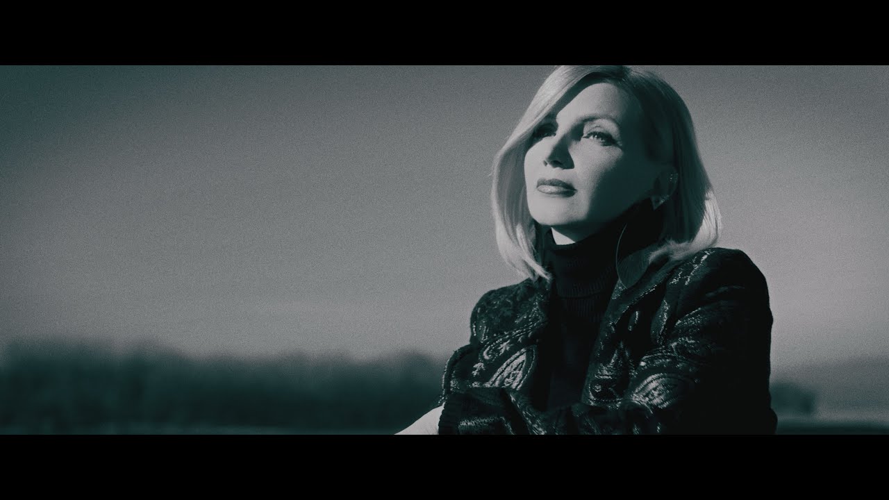 Somorjai Ilona - Miss Bee          Nem fáj (Official Music Video)