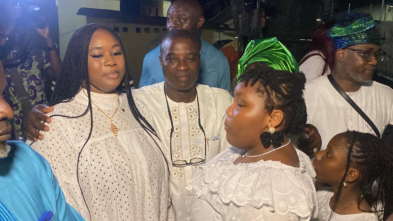 K1 DE ULTIMATE & HIS CHILDREN ON STAGE WITH TOLU OBEY AT HIS LATE MOTHER BURIAL CEREMONY