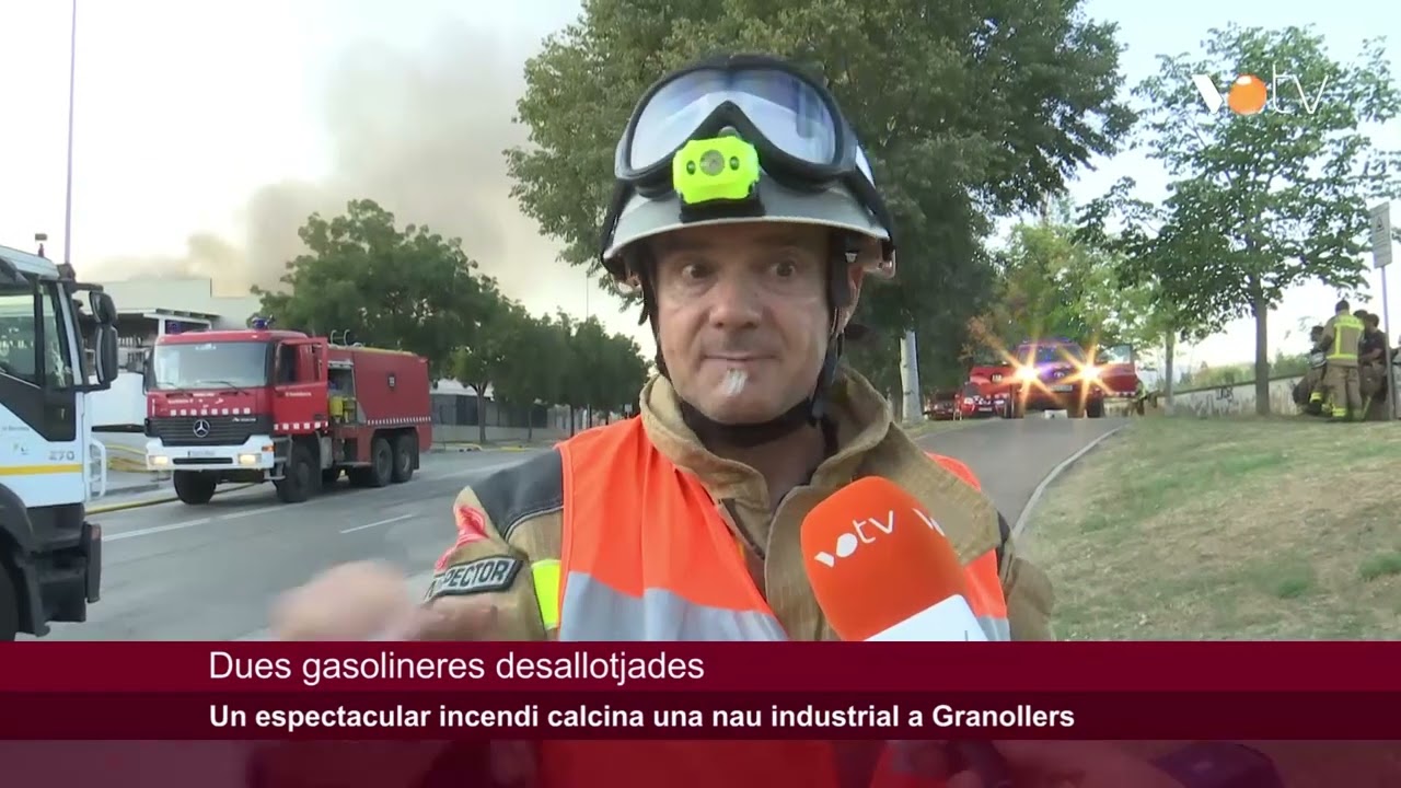VOTV - Un espectacular incendi crema una nau industrial a Granollers