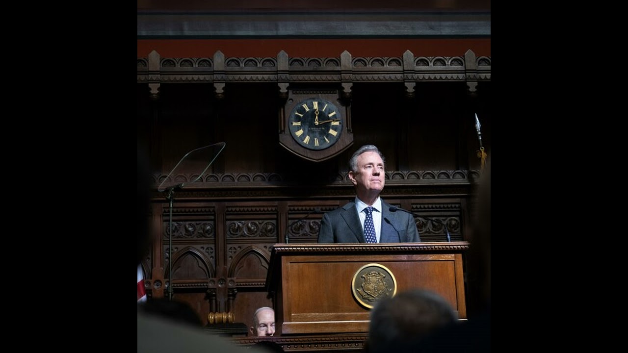 ‘Smartphones make you stupid’: CT governor wants ‘bell to bell’ cell phone ban