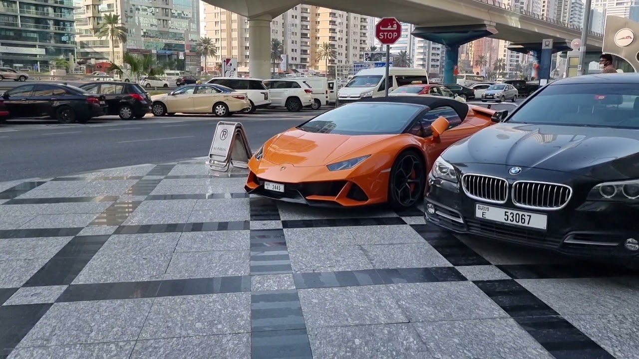 Dubai UAE Walk: Explore DIFC 