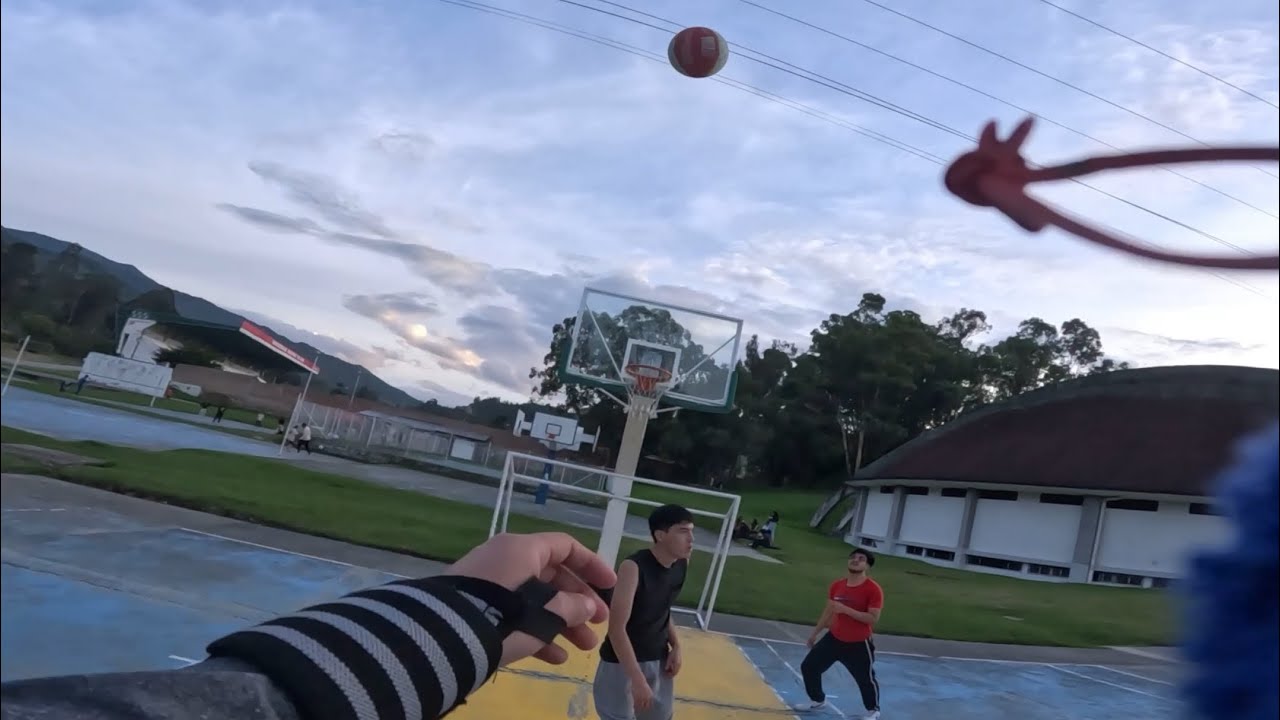 POV: juegas un partidito de basket con tus panas 