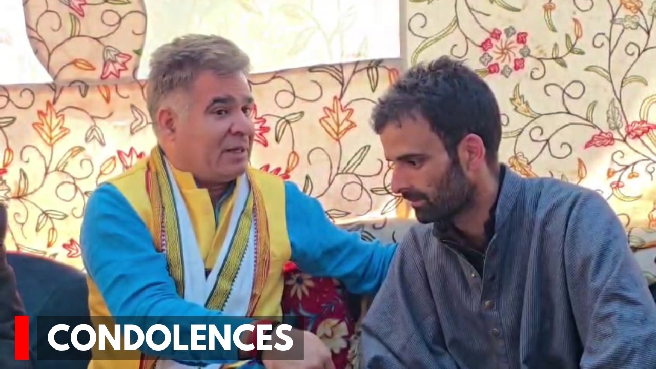 Ravinder Raina Visits Pulwama, Condoles Hunzala&rsquo;s Death