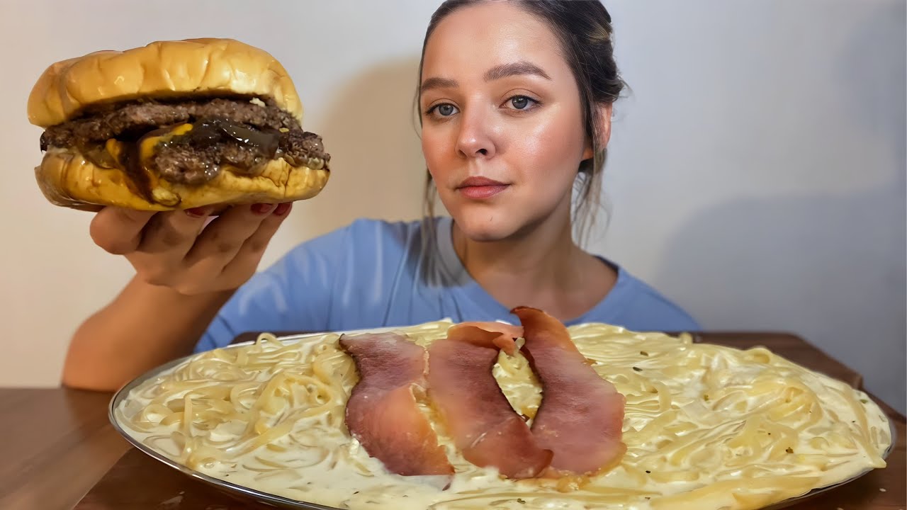 HAMBÚRGUER SMASH DUPLO E MACARRÃO AO MOLHO BRANCO E BACON MUKBANG BRASIL | CAMILE ASMR