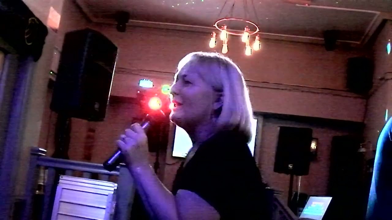 Lesley with Build Me Up Buttercup