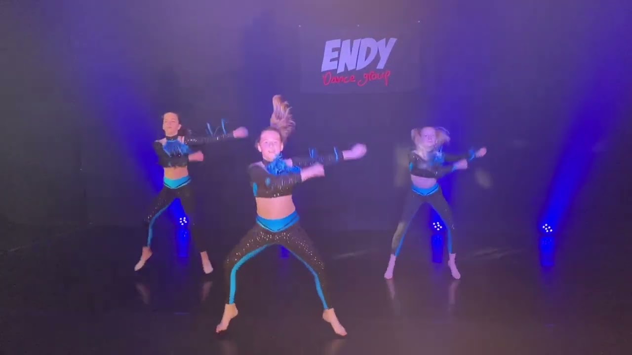 ENDY DANCE GROUP - Barbora Karasová, Kim Martinkovičová, Bianka Martinkovičová - Blue Diamonds