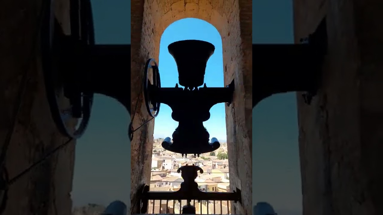 Toque de las 12:00 y angelus en la catedral de guadix