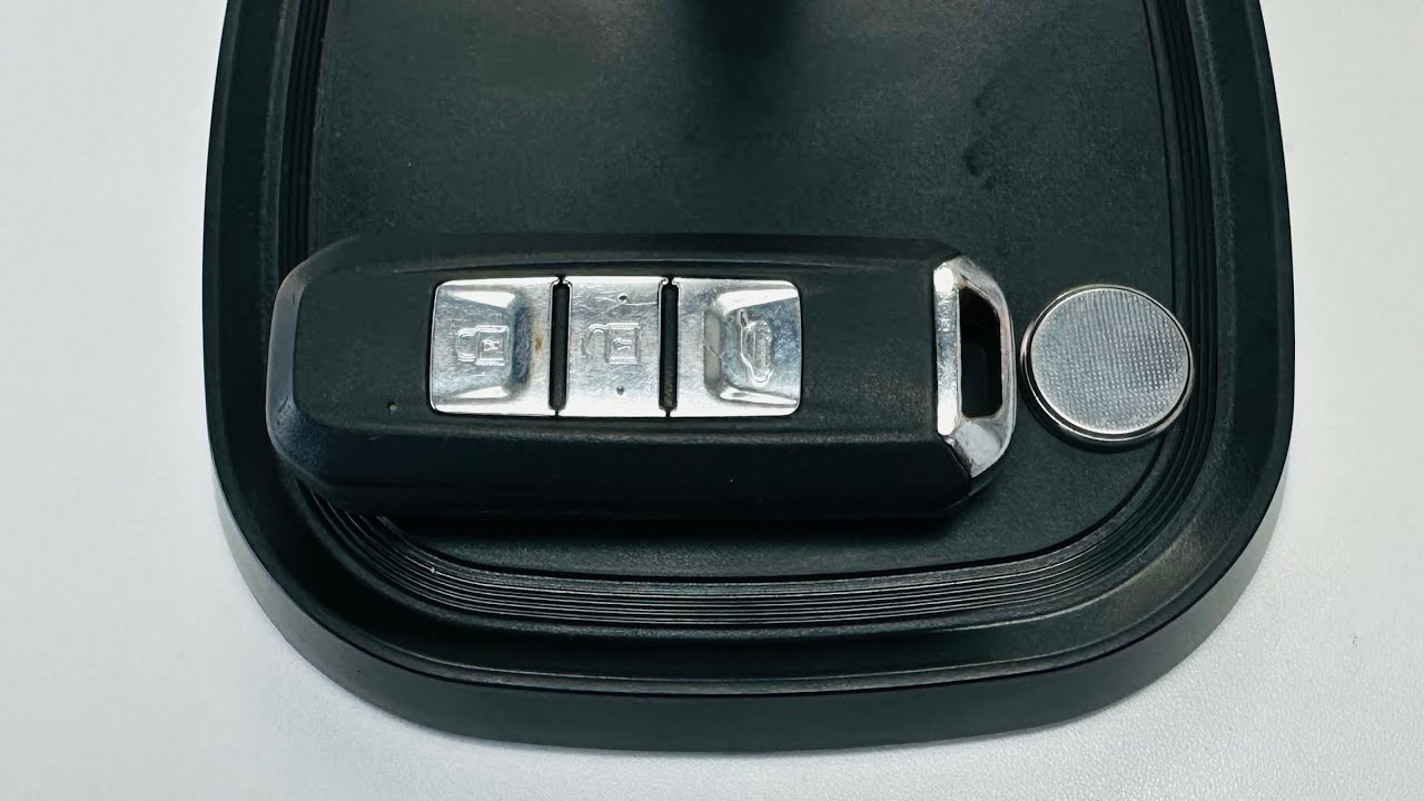 How to Change Chevrolet Captiva / Groove Key Fob Battery (2020&ndash;2023) | No Tools Needed