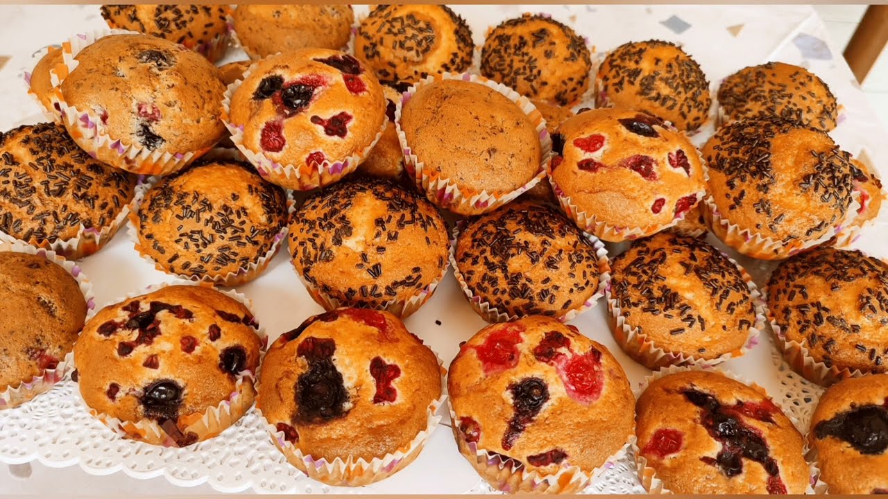 Rețetă simplă de brioșe!! Cu fructe de pădure sau cu ciocolată!! 😋😋