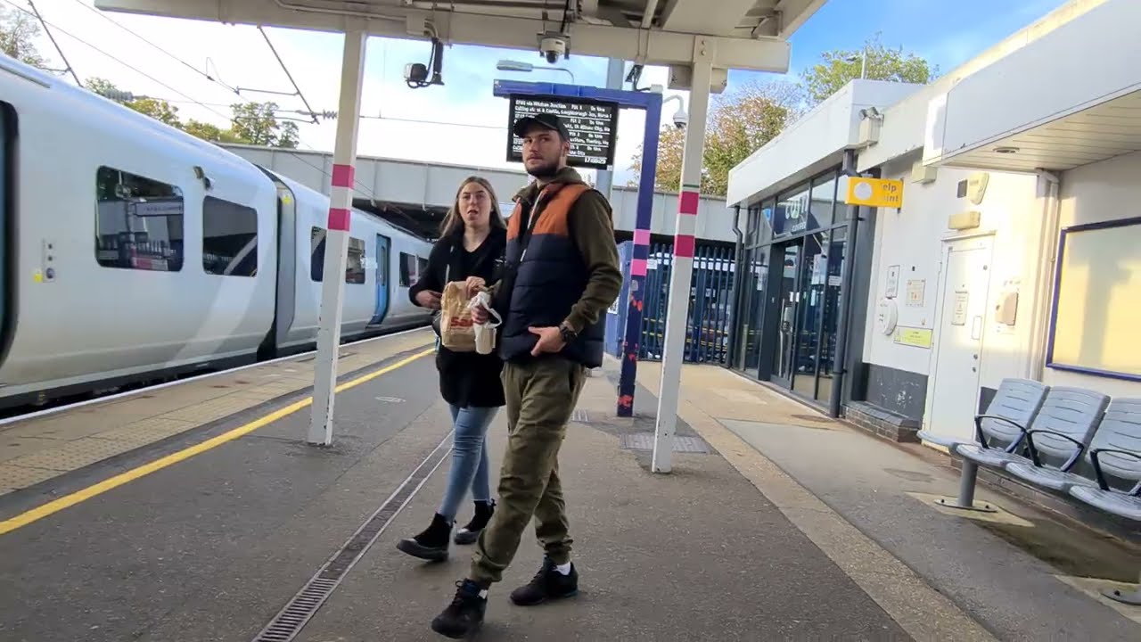 ELSTREE & BOREHAMWOOD Railway Station (2022)