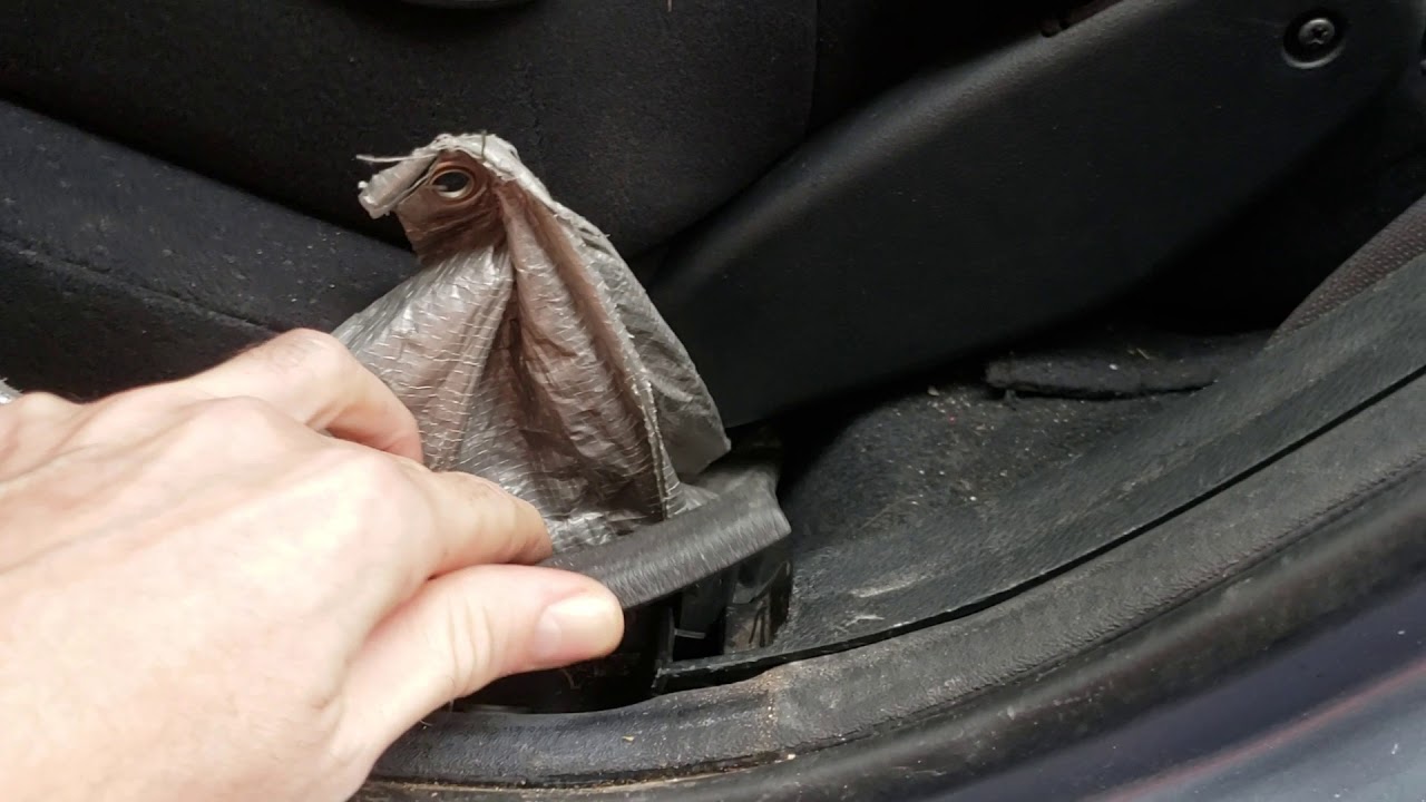 Honda civic 2008, leak /water in lower boot section