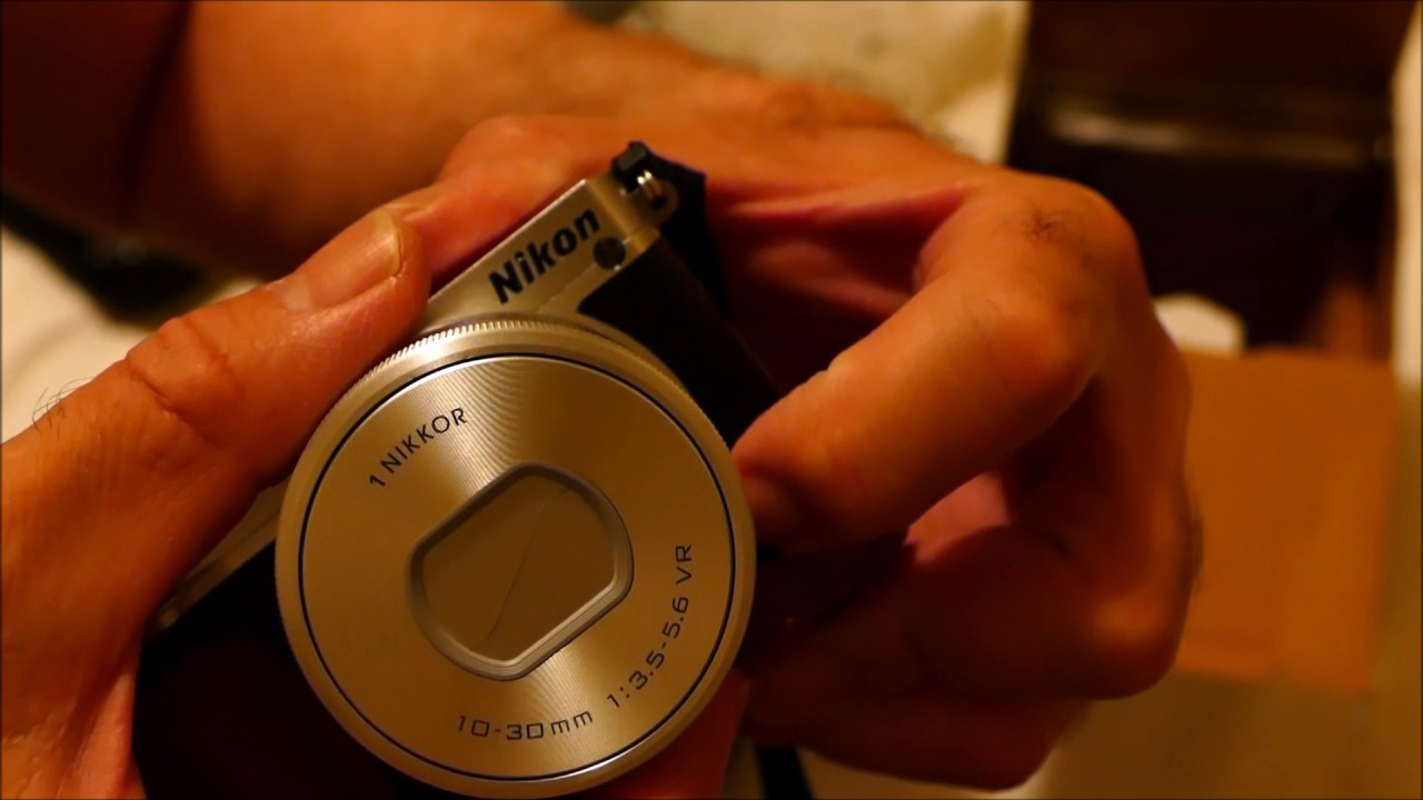 Nikon 1J5 digital camera: a quick and easy lens replacement