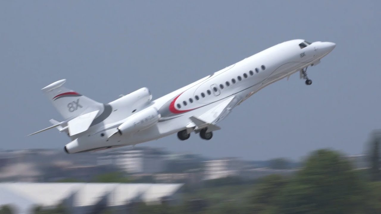 Dassault Falcon 8X Flying Display at Paris Air Show 2017 – AIN