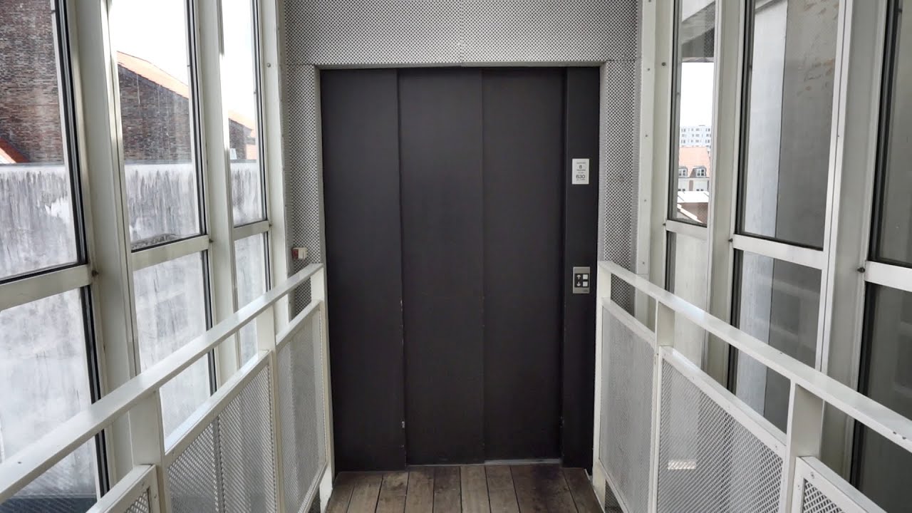 2x 1992 OTIS Europa 2000 bottom-drive traction elevators @ ToRVEhallerne, Vejle, Denmark