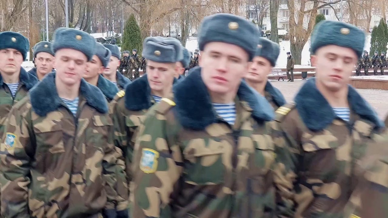 15 декабря на площади Победы в Витебске новобранцы 103-й гв.овдбр приняли военную присягу