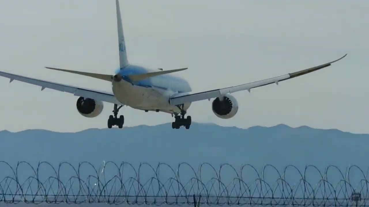 KLM 787-10 landing at Harry Reid