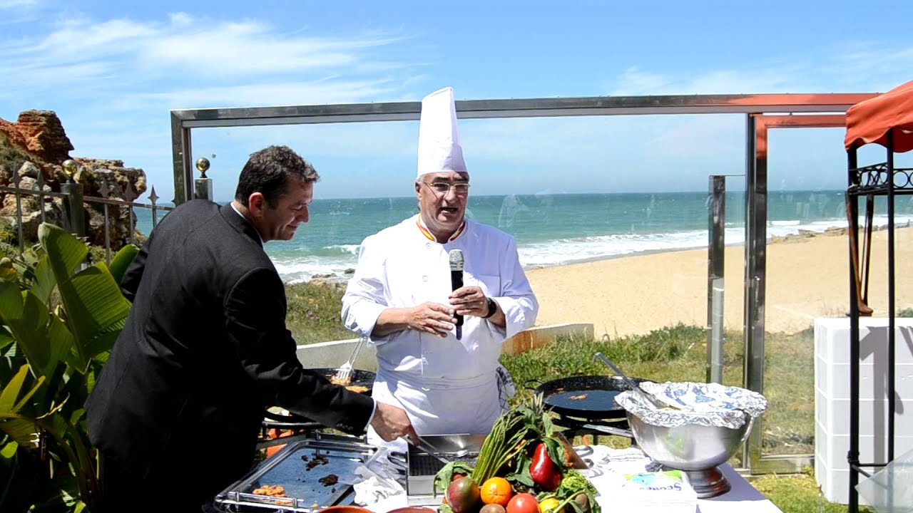PREPARACON TORTILLITAS DE CAMARONES(GRABADO POR CADIZ PARA COMERSELO)