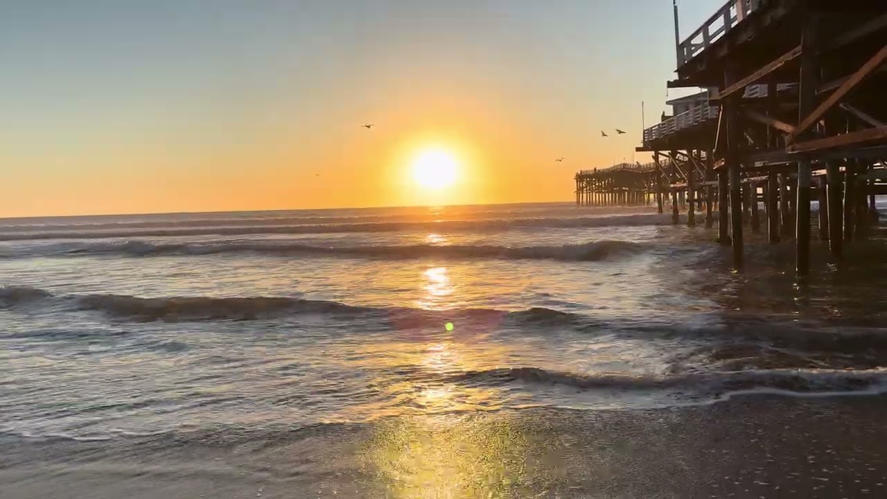 Sunset at pacific beach 🌅☀️atardecer en playa pacific ☀️🌊 #beach #beachvibes #foryou #sunset 