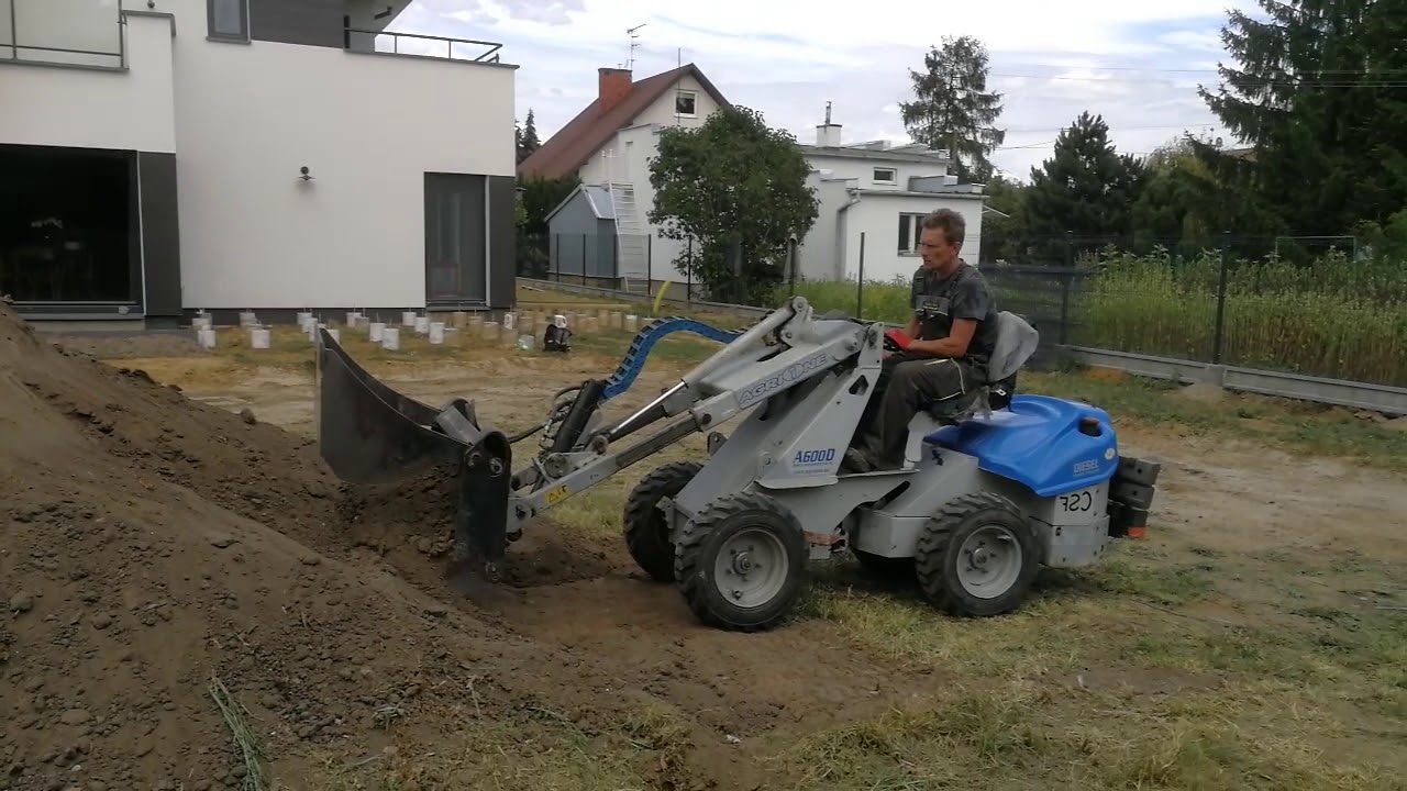 Multione A600 łyżka 4x1. Usługi ogrodnicze Warszawa. www.akant-ogrody.pl