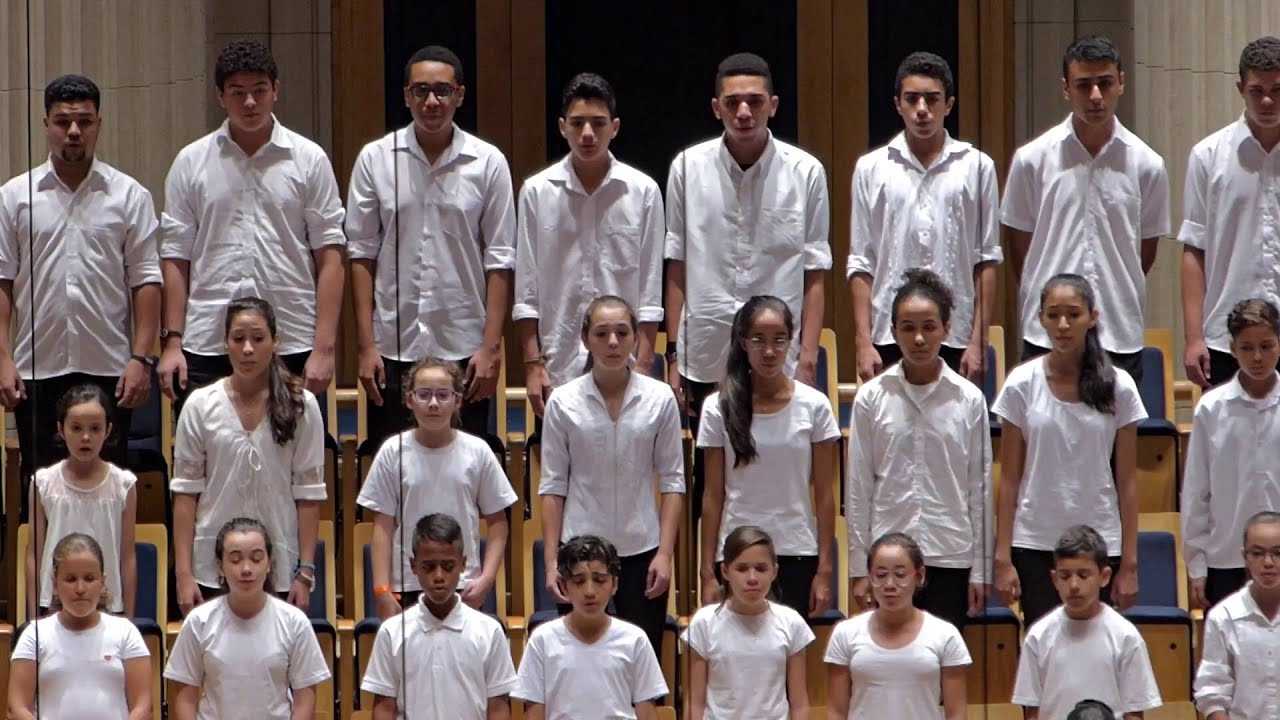 Orquestras de Heliópolis, Coral & Karabtchevsky - Pot-Pourri de Músicas Natalinas