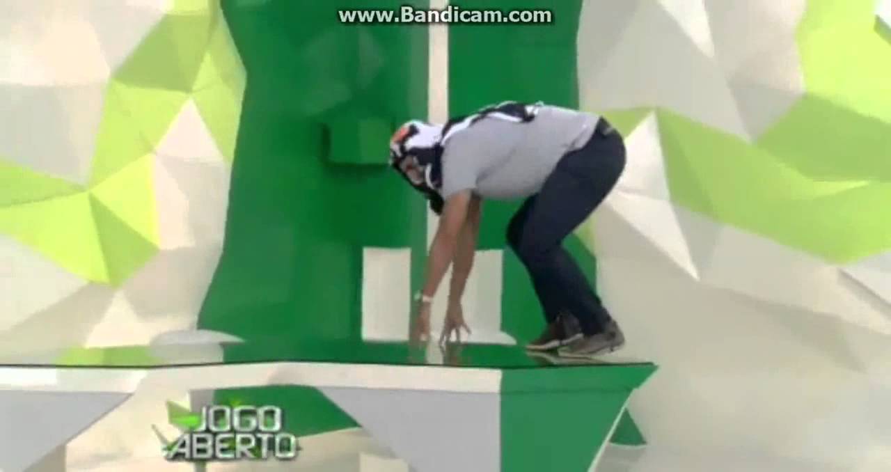 Denílson Fazendo o Galo Doido em Cima da Mesa Jogo Aberto 27112014