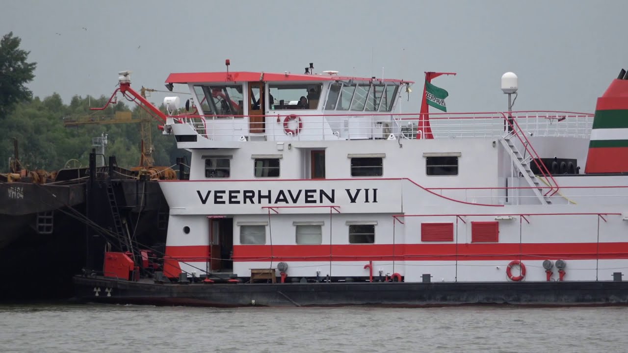 Veerhaven 7 met 6 duwbakken in Drechtsteden | binnenvaart | Shipspotting