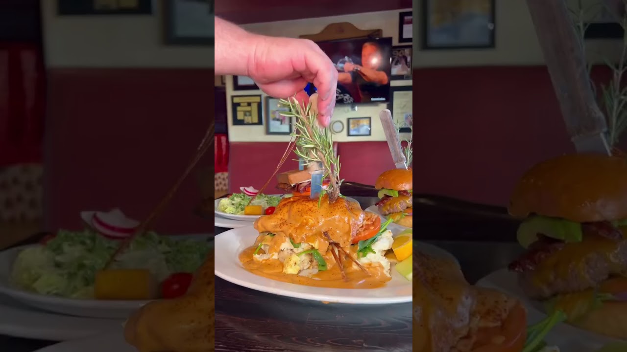Would you try a FRIED CHICKEN BENEDICT? From Hash House a Go Go