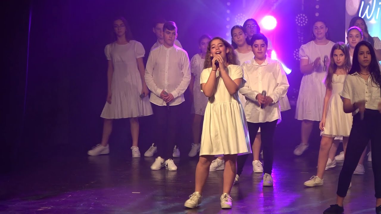 נדליק ביחד נר (Light A Candle) | יום המשפחה משירי צביקה פיק
