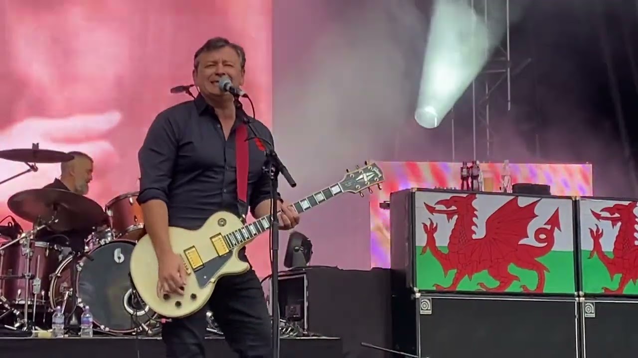 Manic Street Preachers - Motorcycle Emptiness (Live @ Leeds, July 2024)