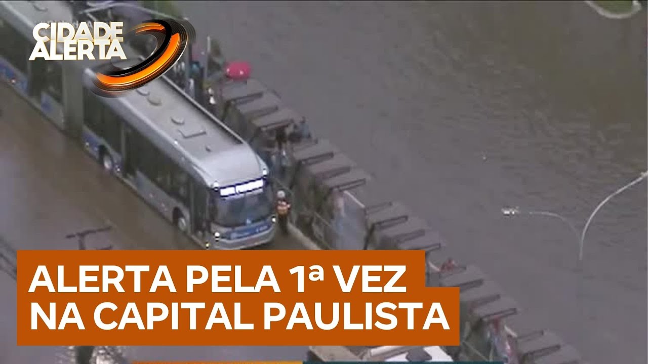Tenente da Defesa Civil fala sobre a decisão de enviar alerta severo de temporal para a população