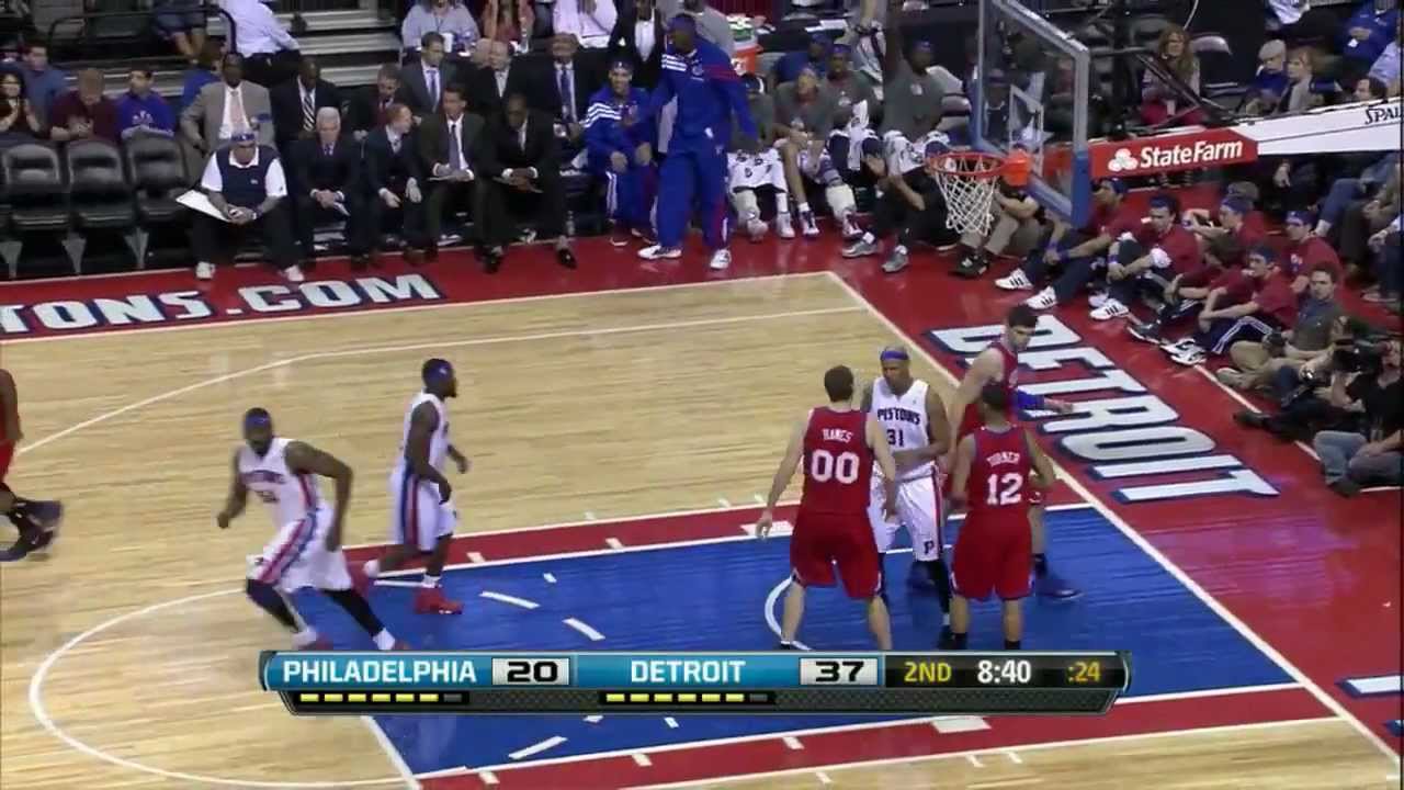 Ben Gordon Makes 7 - 3  Pointers in 2nd Quarter