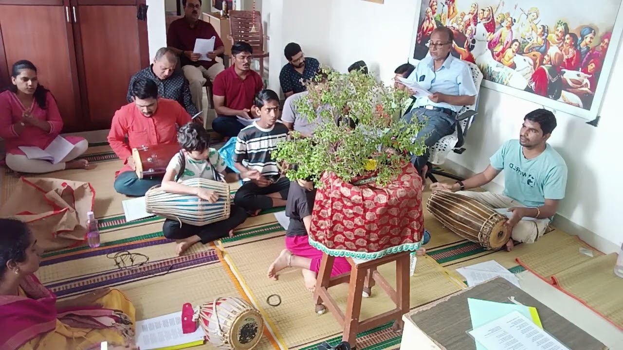 Radhe kaunse punya kiye tuune 