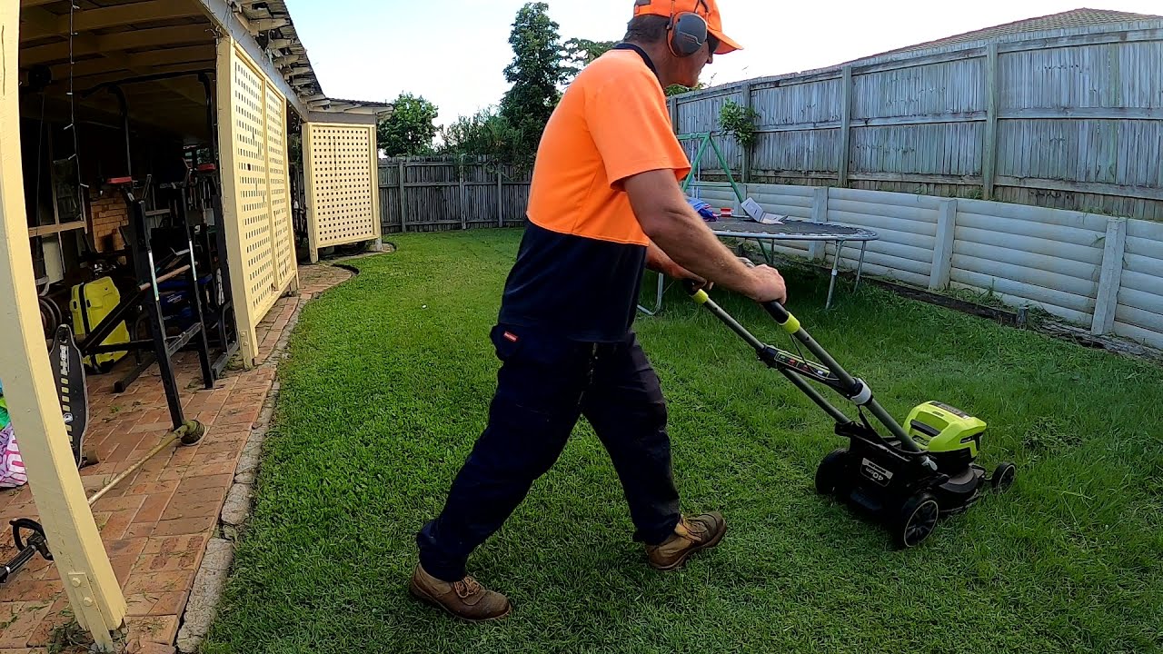 ryobi 18v 33cm vs ryobi 18v brushless 40cm mower