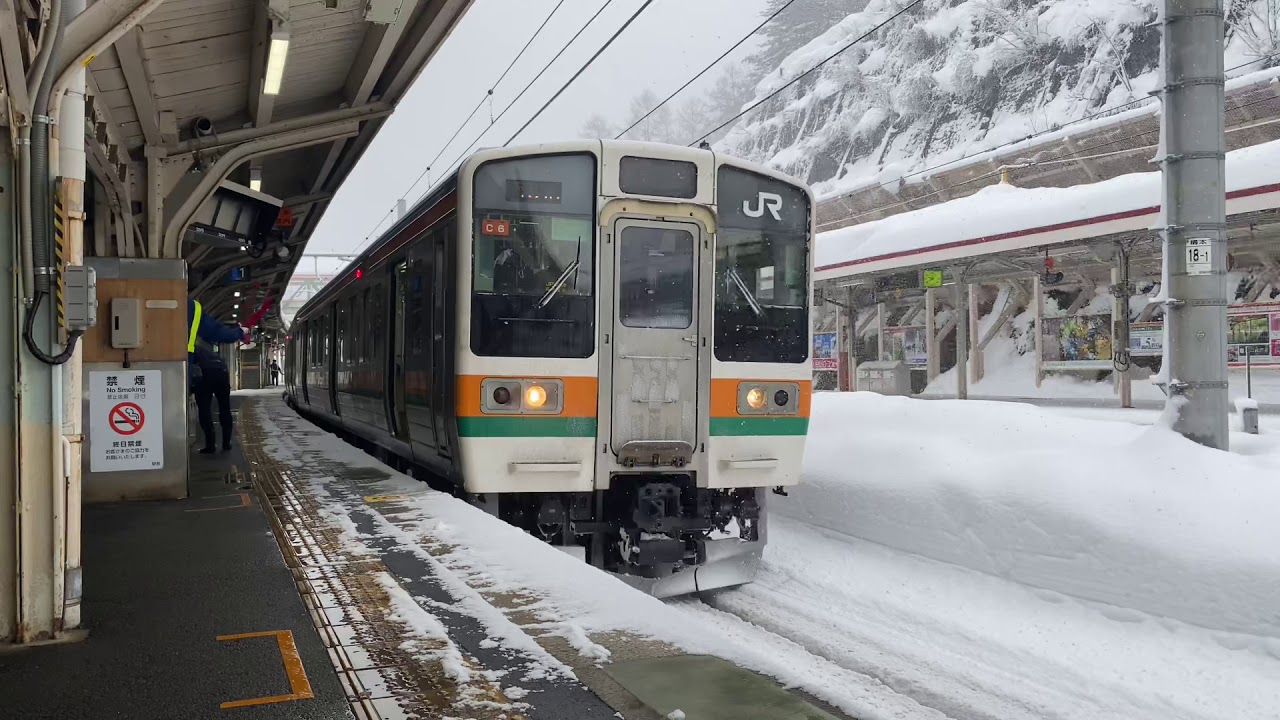 【豪雪で上越線運転見合わせ中撮影】上越線211系C6編成新前橋行発車@水上駅