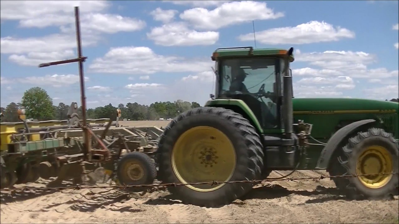 JOHN DEERE 8300 PLANTING PEANUTS. DAVIS FARMS 2017 PEANUT PLANTING 2