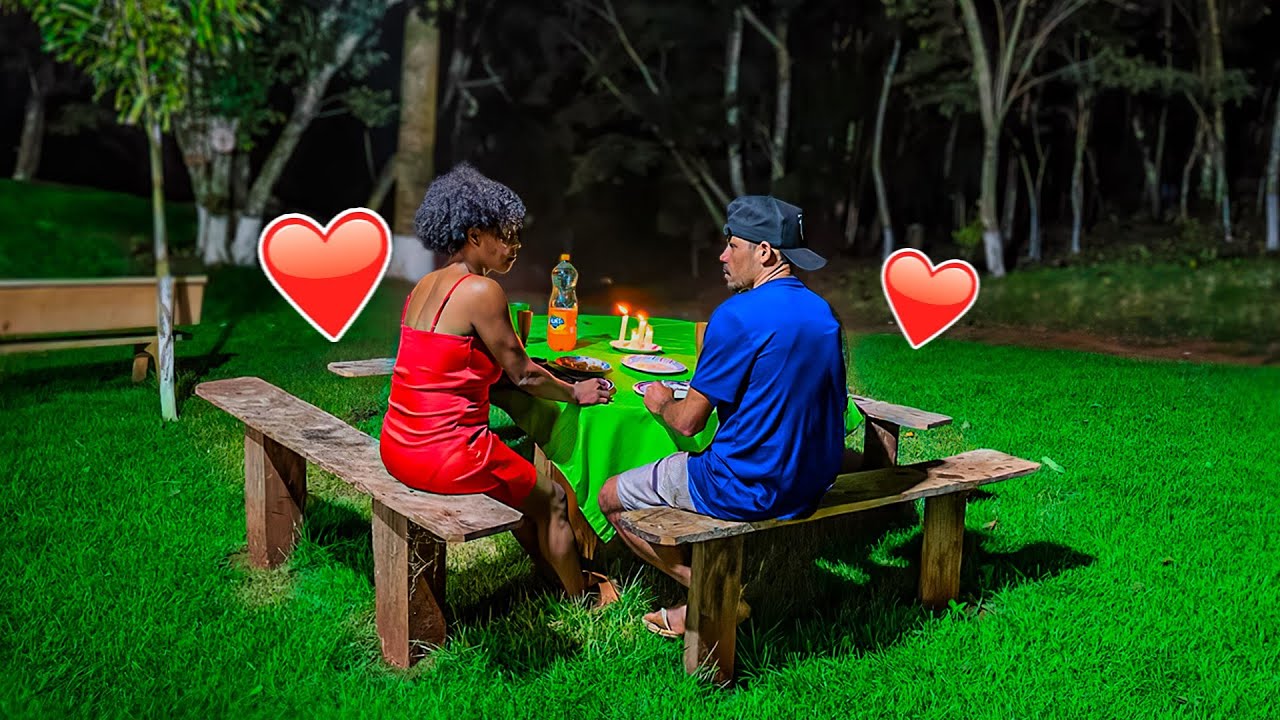 ELES TIVERAM UM JANTAR ROMANTICO