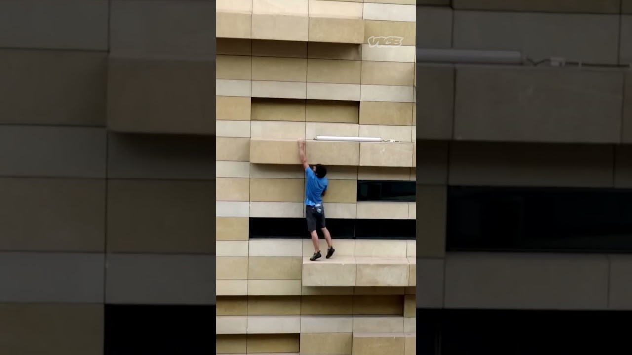 Алекс Хоннольд поднимается на отель Epic Sana Lisboa.