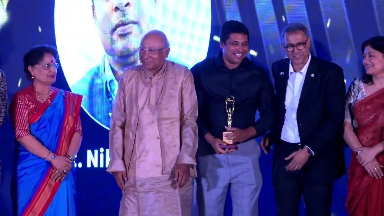 Capt. Nikunj Parashar get awarded at the IIM Special Awards category Mumbai 18 Nov 2023