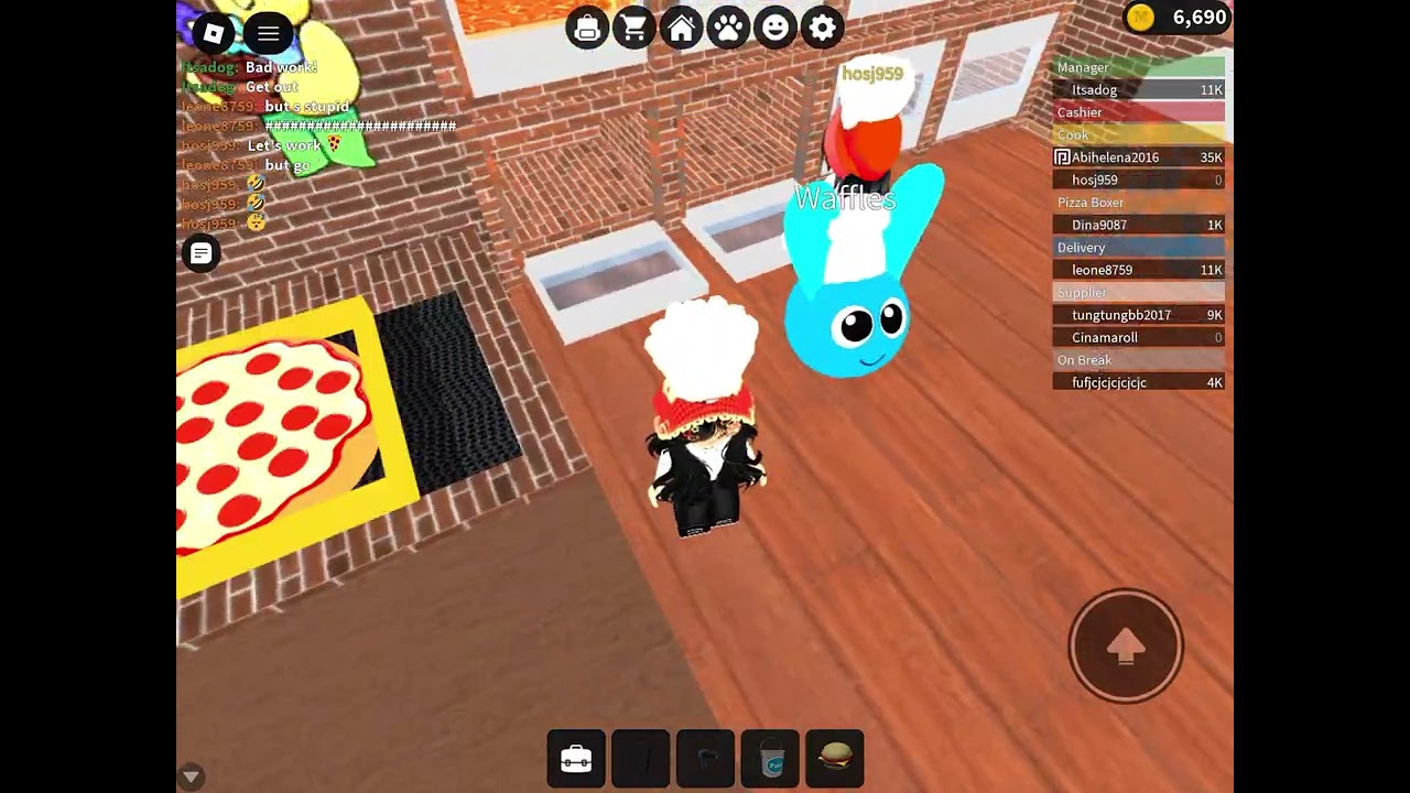 Playing work at a pizza place! ( Roblox )